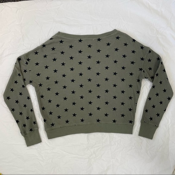 Splendid Womens Olive Green Cropped Thermal Top w/ Black Stars Print Size XS NEW - Picture 3 of 8